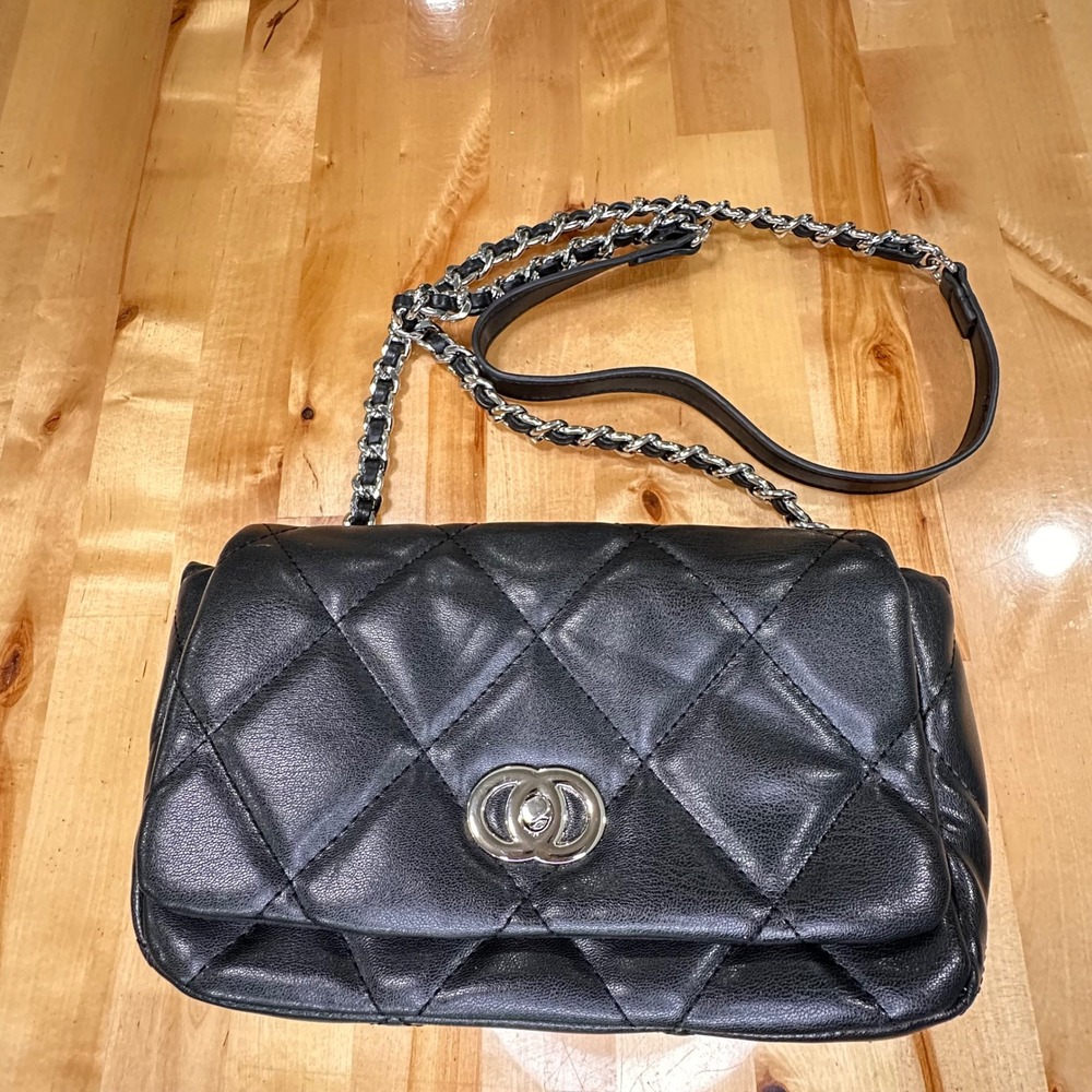 Quilted Shoulder Bag Women Small Black Excellent Silver Chain Crossbody